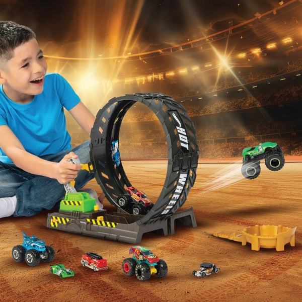 Hot Wheels Monster Trucks Epic Loop Challenge Playset with 8 Vehicles