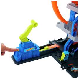 Hot Wheels Mega Loop Garage Playset with 1 Die-Cast Car + Free Activity Book